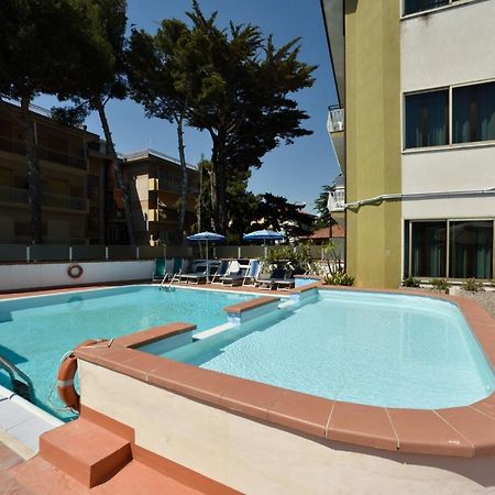 Hotel Diano Marina Esterno foto
