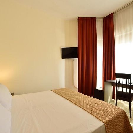 Hotel Diano Marina Esterno foto