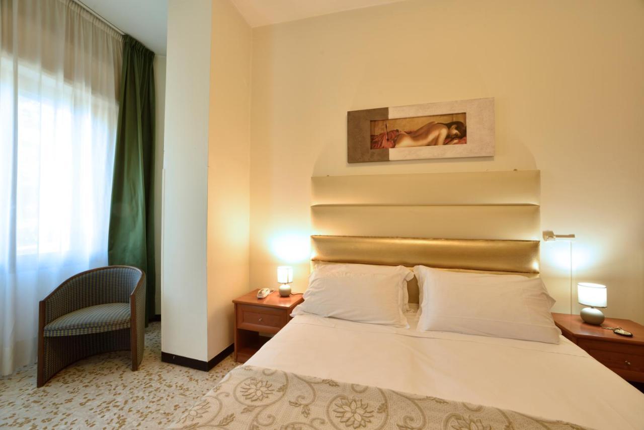 Hotel Diano Marina Esterno foto