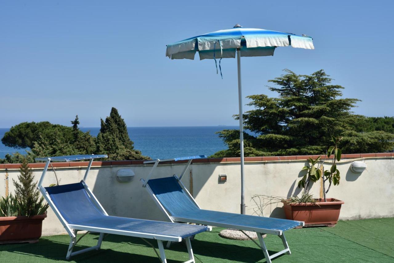 Hotel Diano Marina Esterno foto