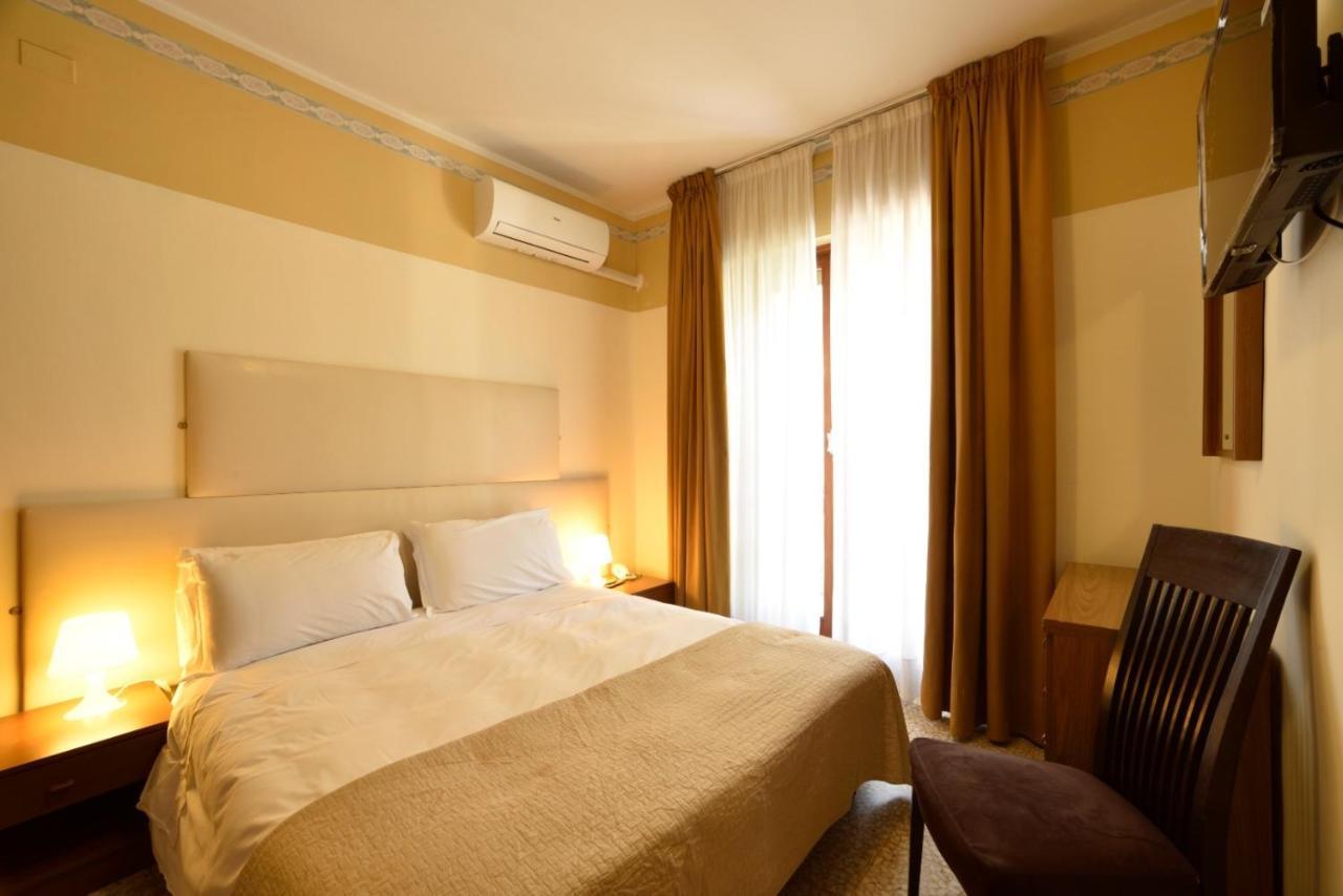 Hotel Diano Marina Esterno foto