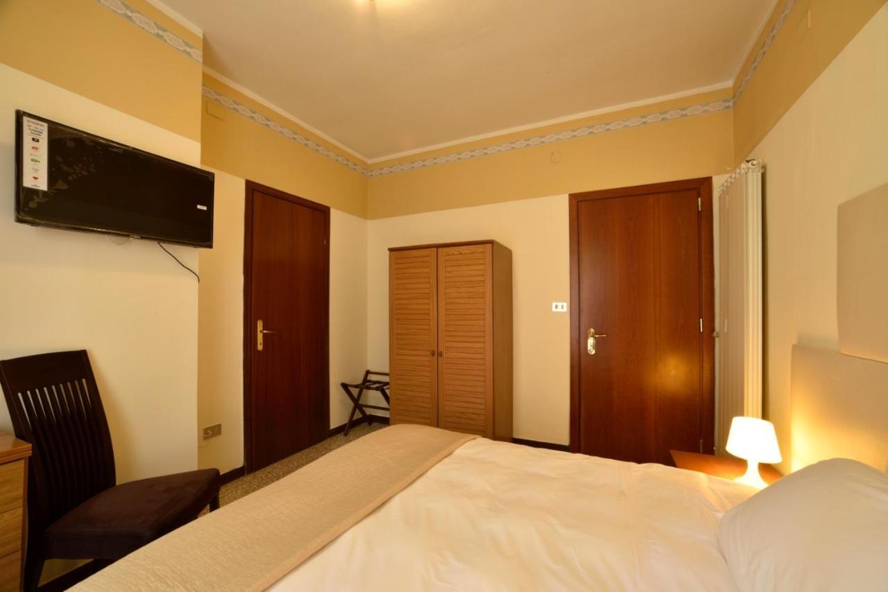 Hotel Diano Marina Esterno foto