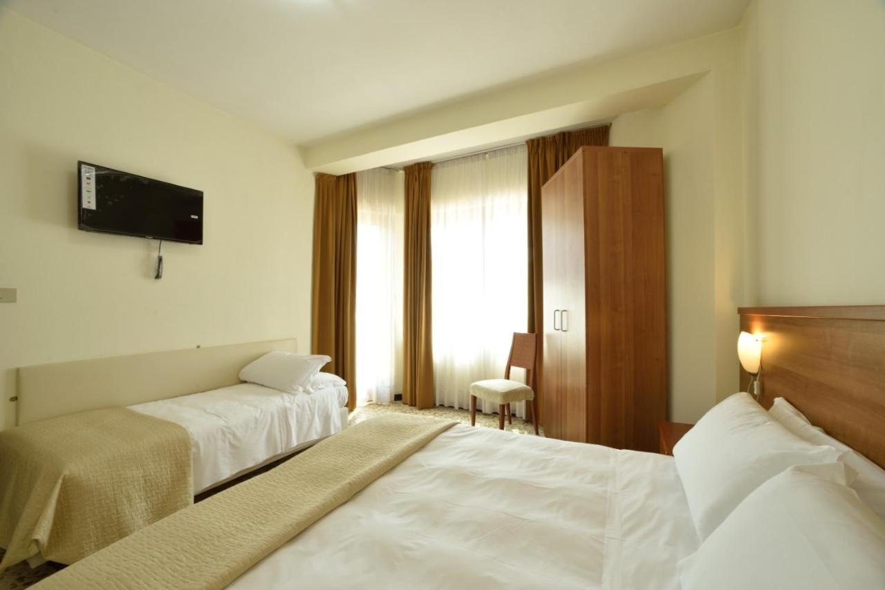 Hotel Diano Marina Esterno foto