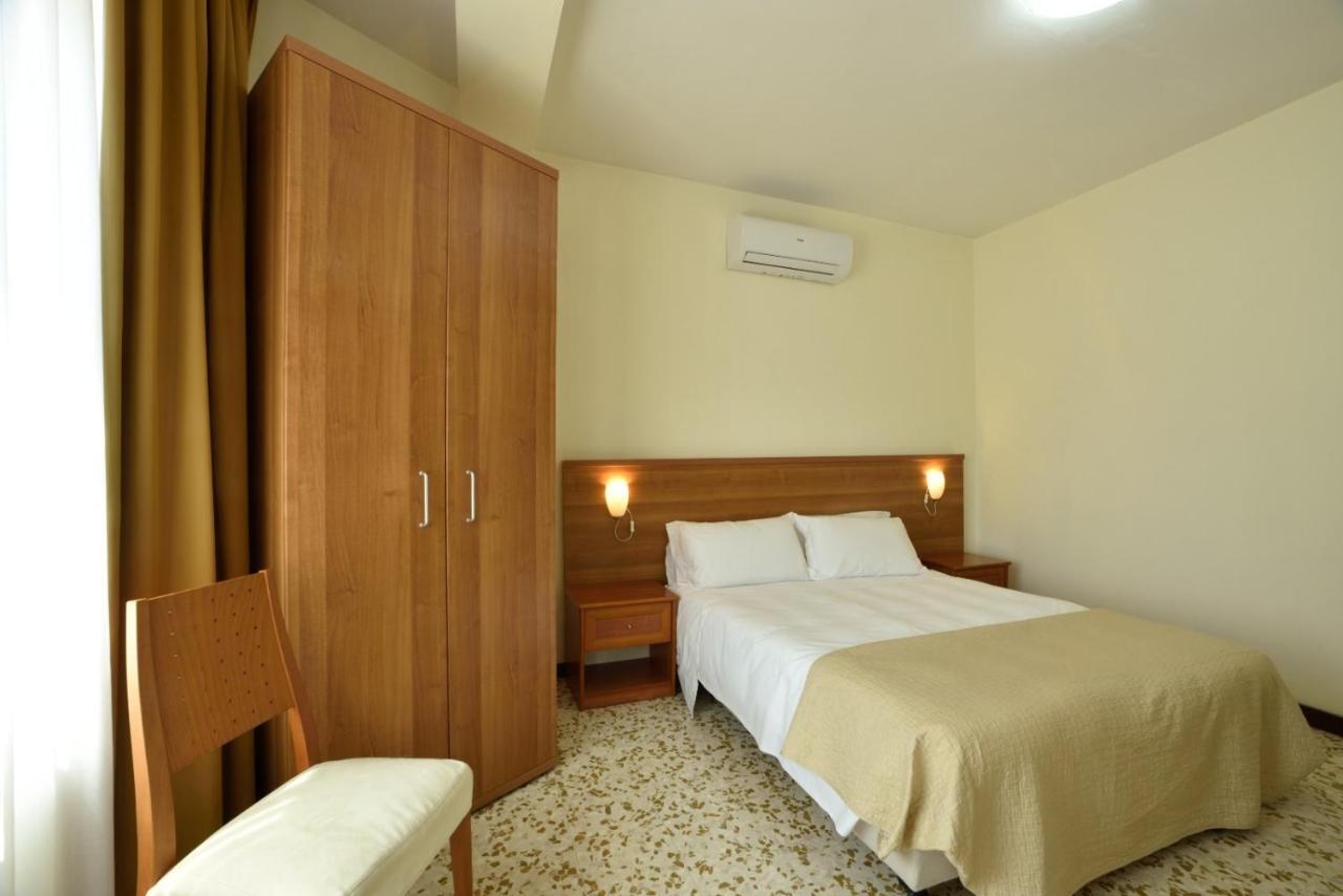 Hotel Diano Marina Esterno foto