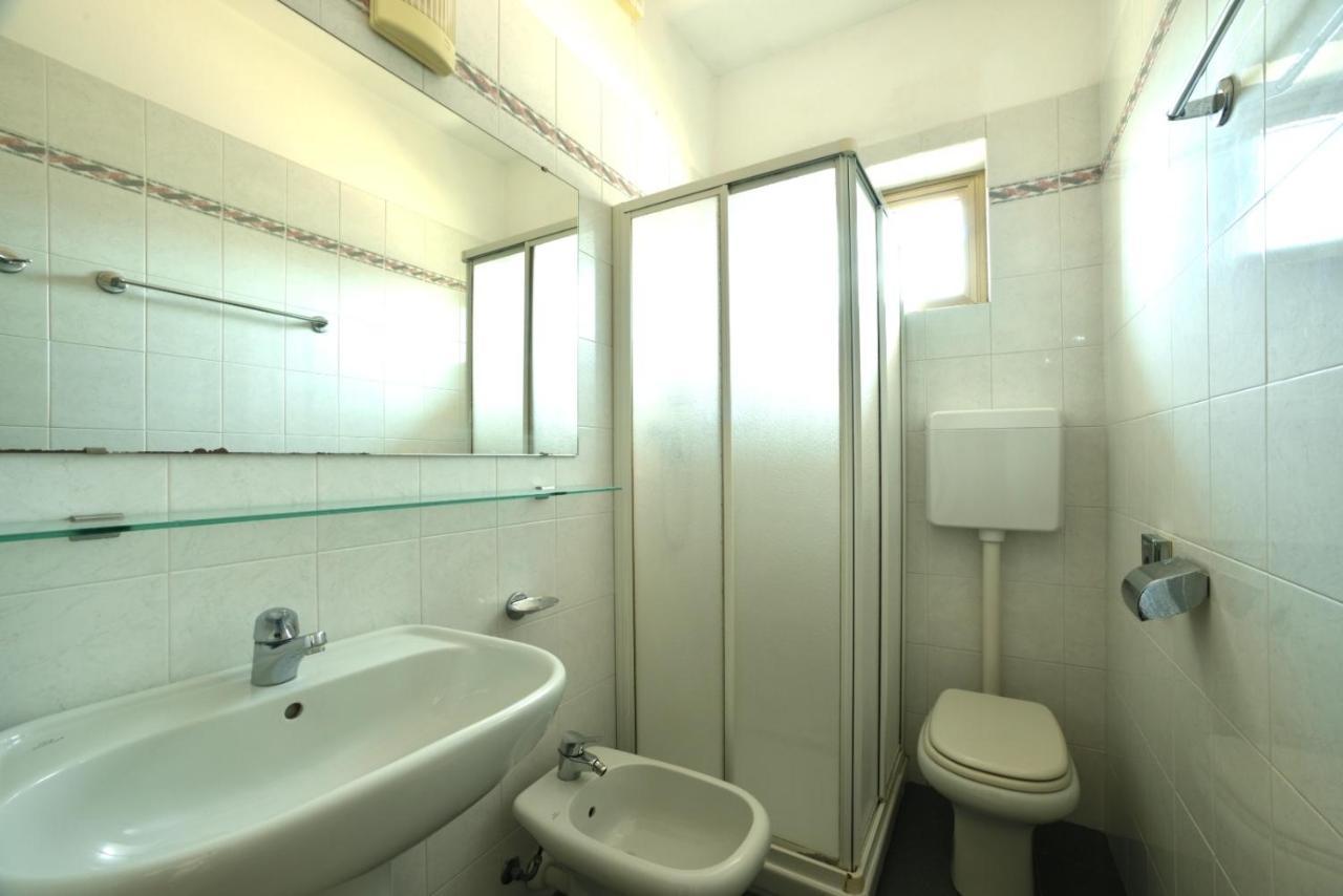 Hotel Diano Marina Esterno foto