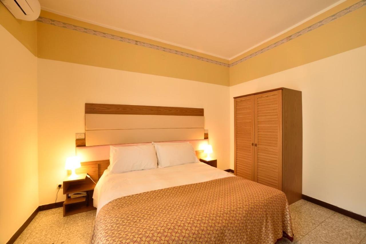 Hotel Diano Marina Esterno foto