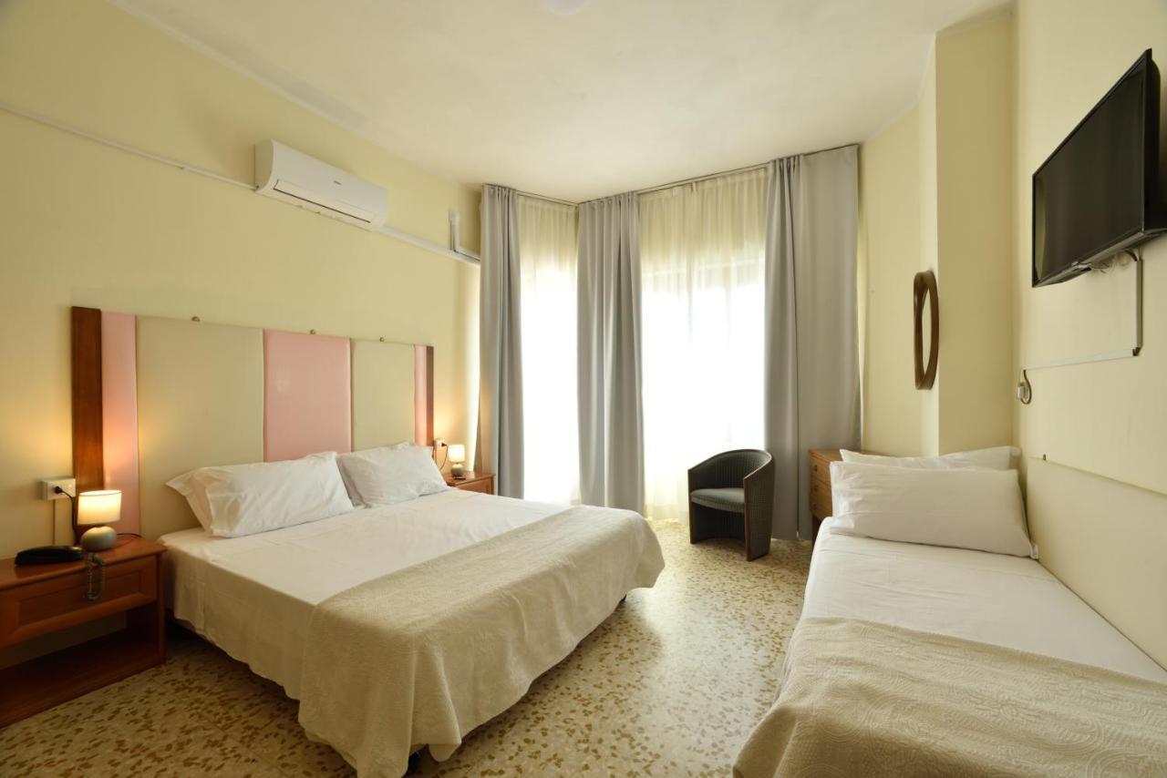 Hotel Diano Marina Esterno foto