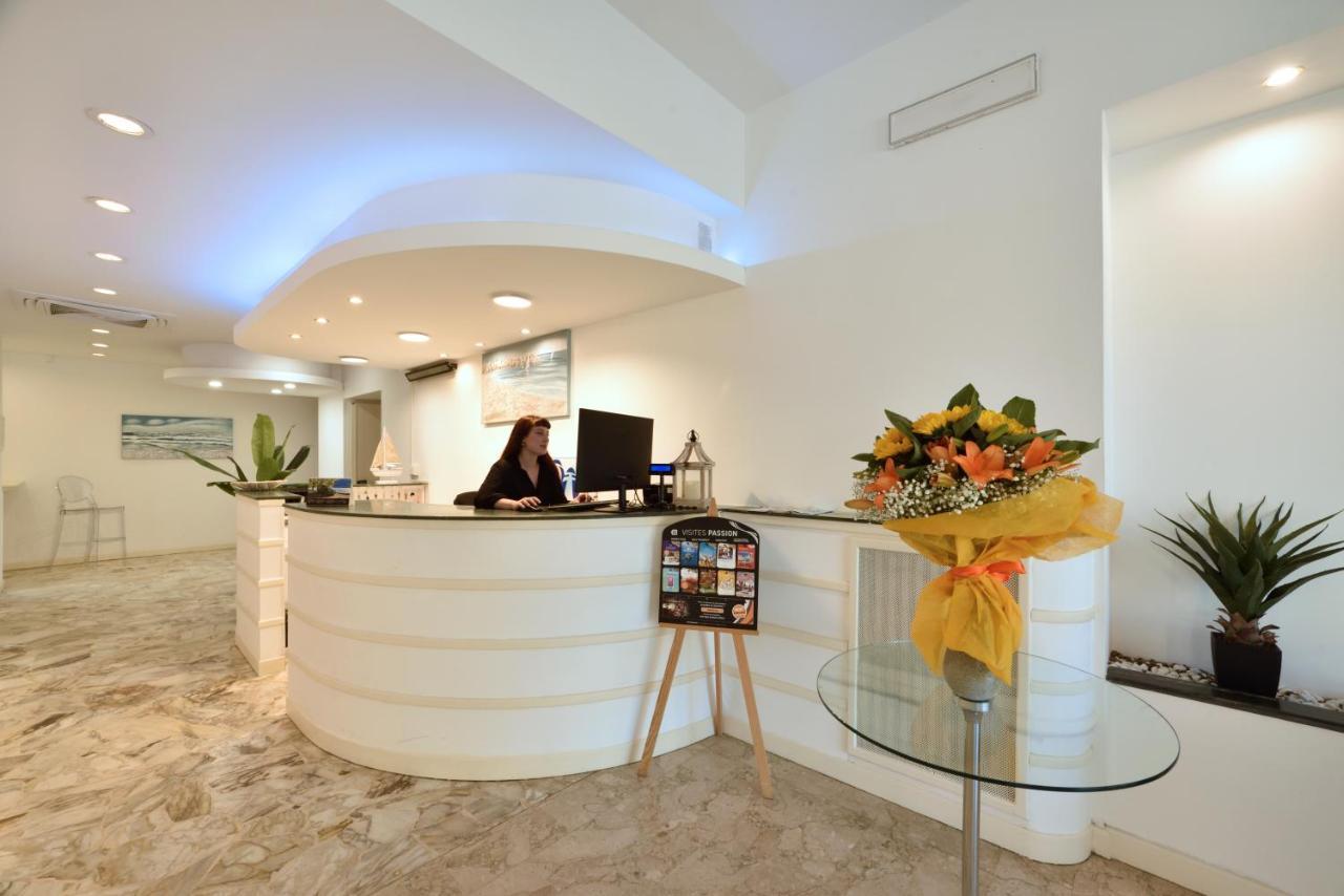 Hotel Diano Marina Esterno foto