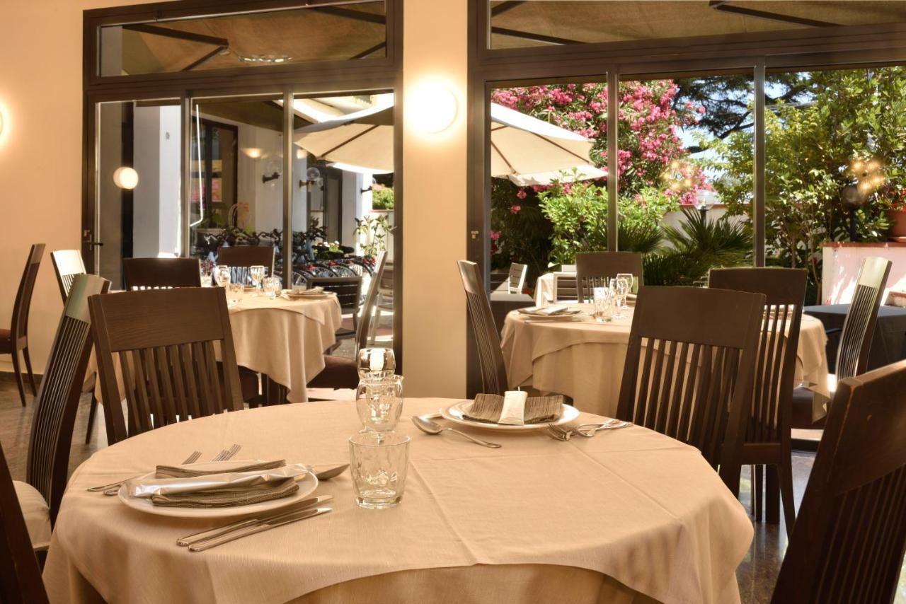 Hotel Diano Marina Esterno foto