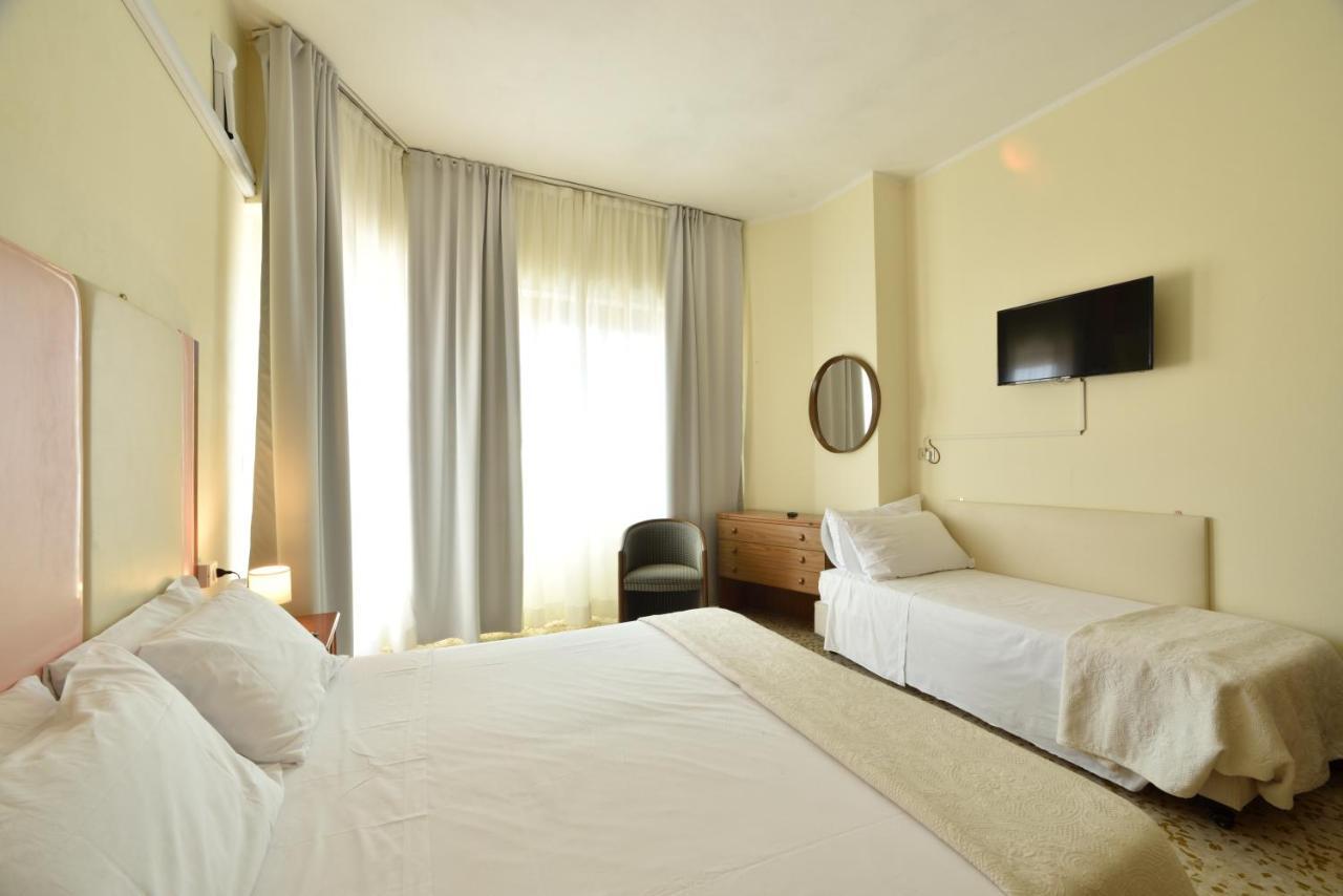 Hotel Diano Marina Esterno foto