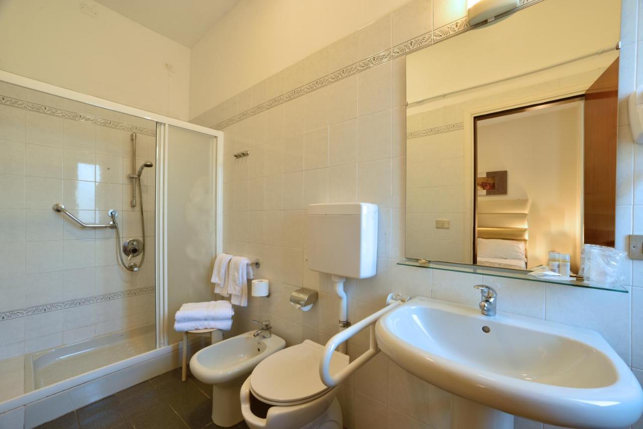 Hotel Diano Marina Esterno foto
