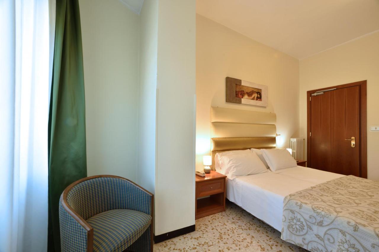 Hotel Diano Marina Esterno foto