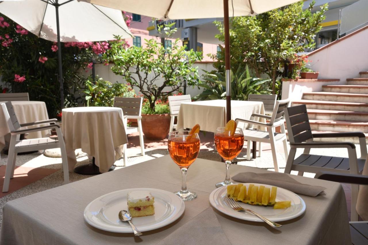 Hotel Diano Marina Esterno foto