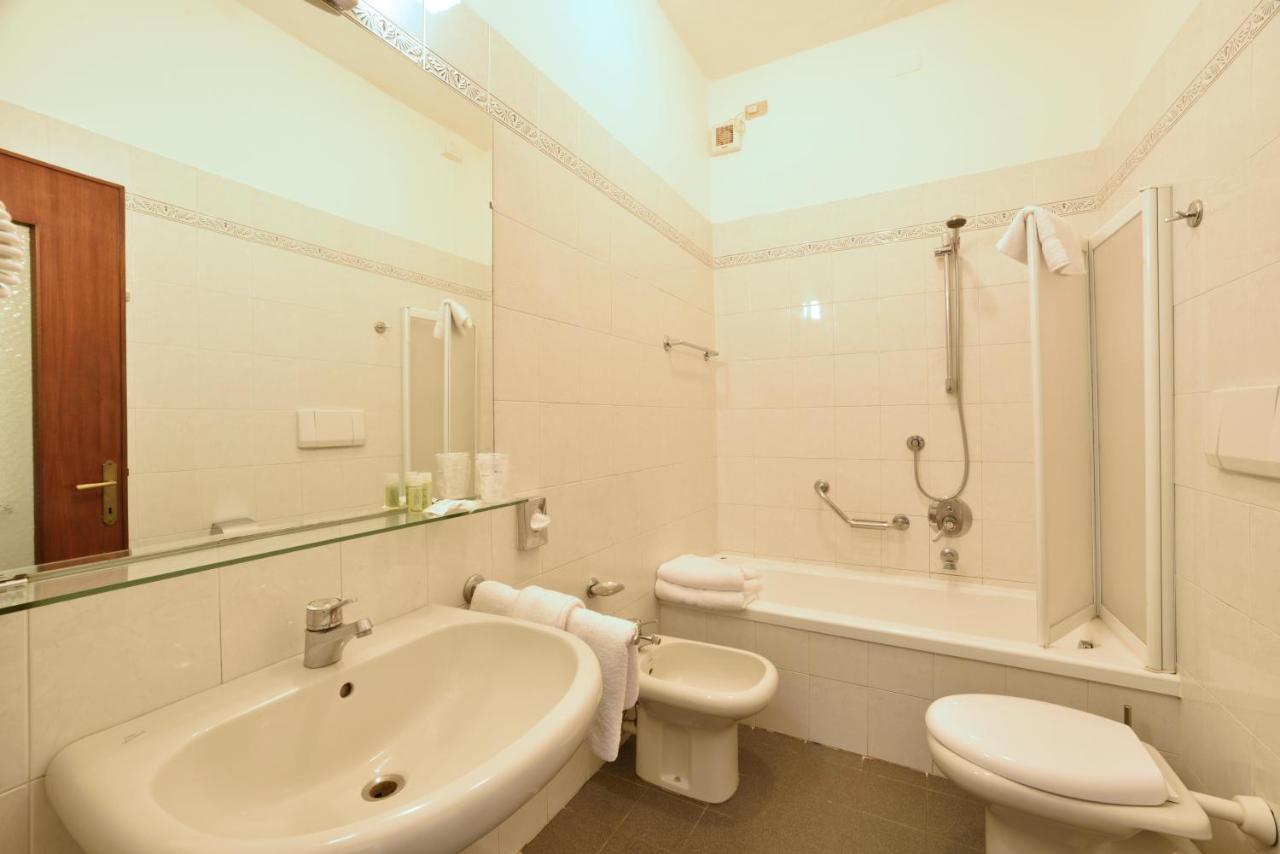 Hotel Diano Marina Esterno foto