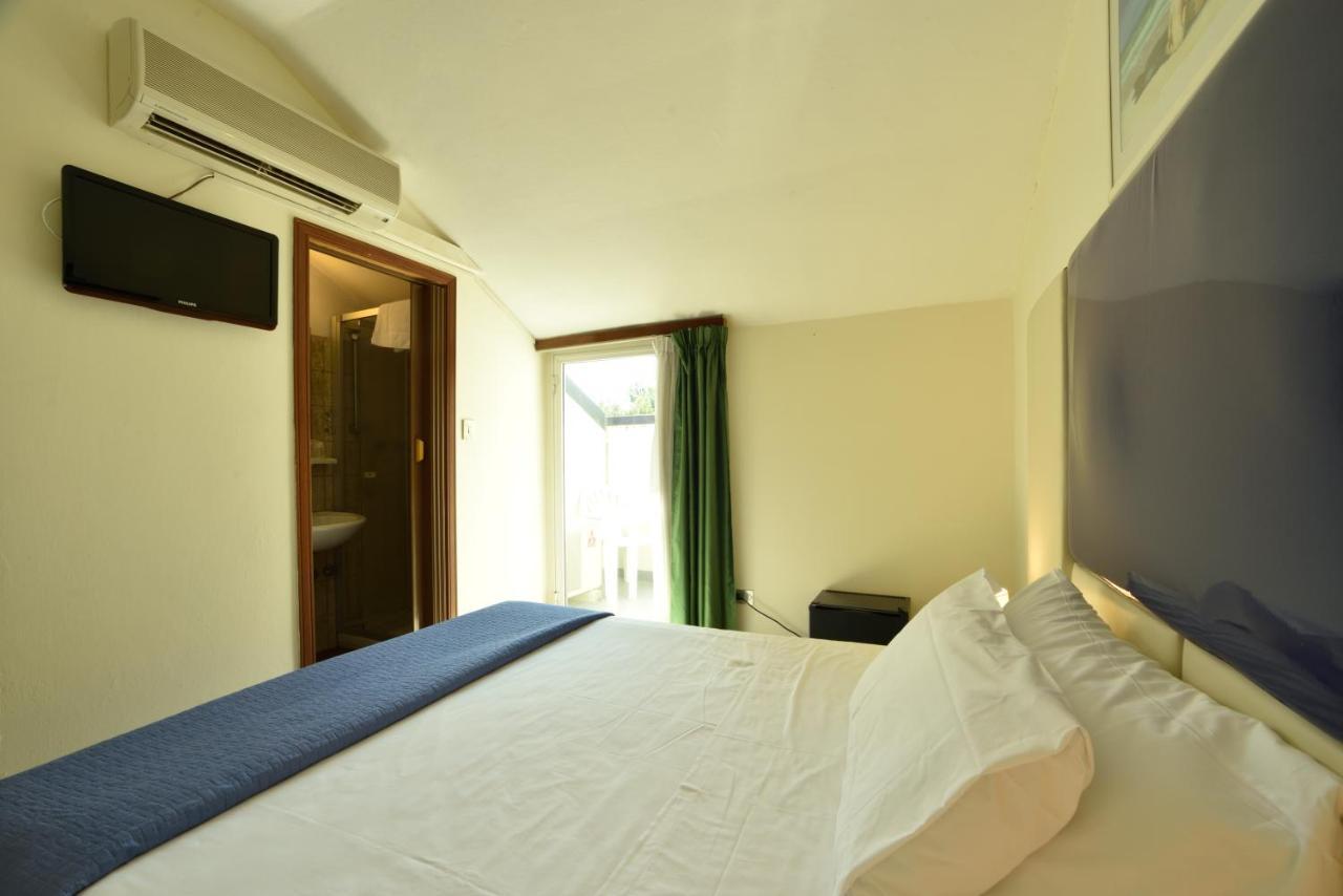 Hotel Diano Marina Esterno foto