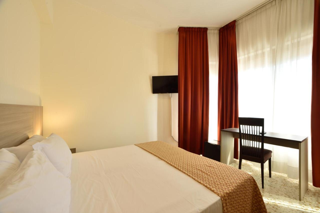 Hotel Diano Marina Esterno foto