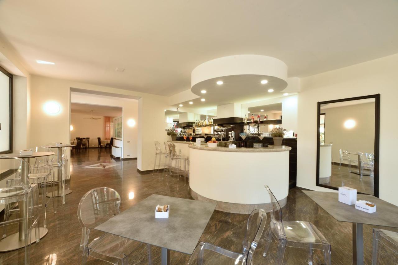 Hotel Diano Marina Esterno foto