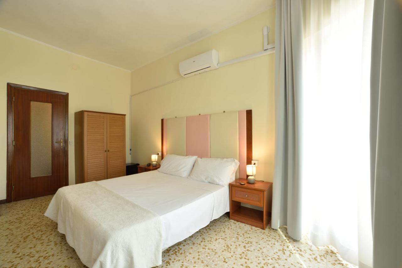 Hotel Diano Marina Esterno foto