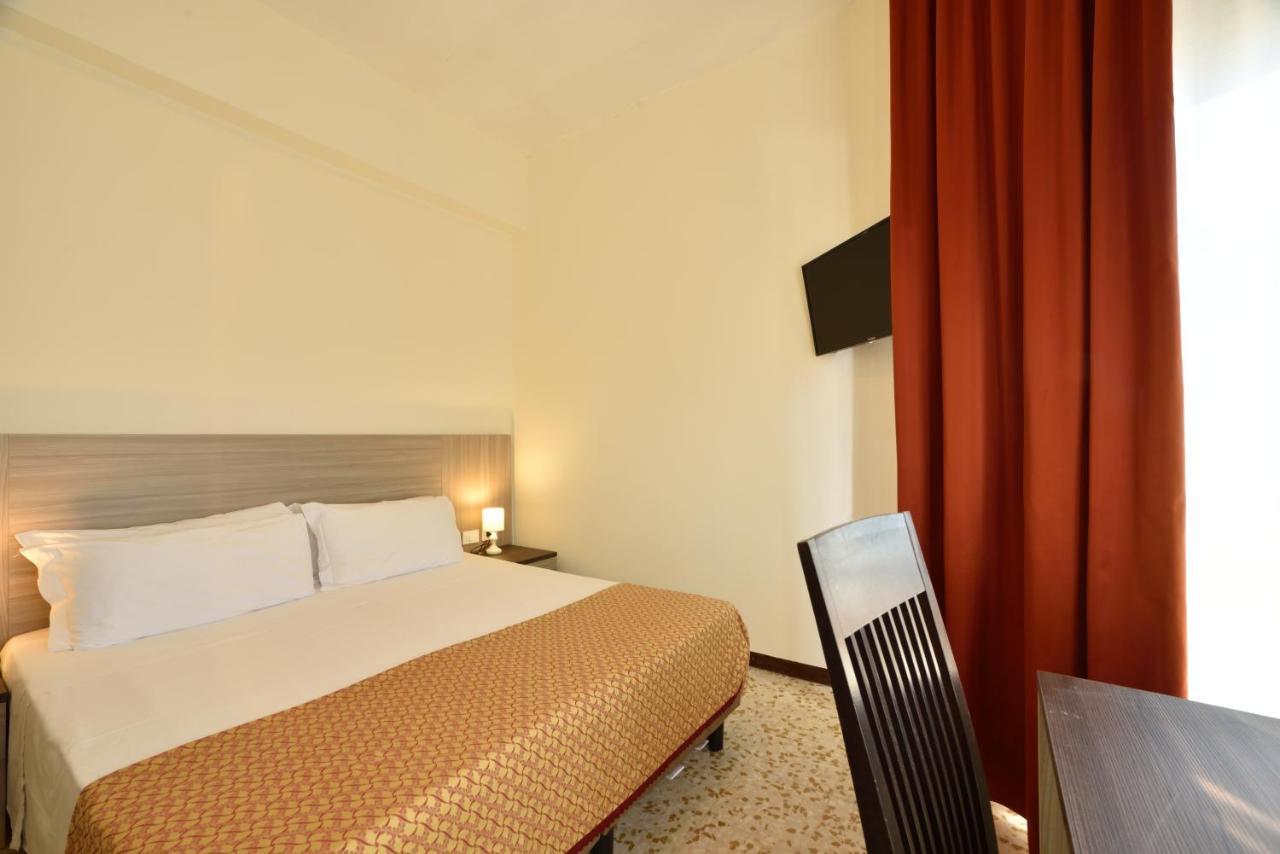 Hotel Diano Marina Esterno foto