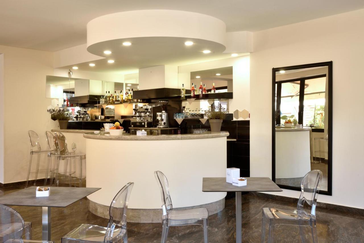 Hotel Diano Marina Esterno foto