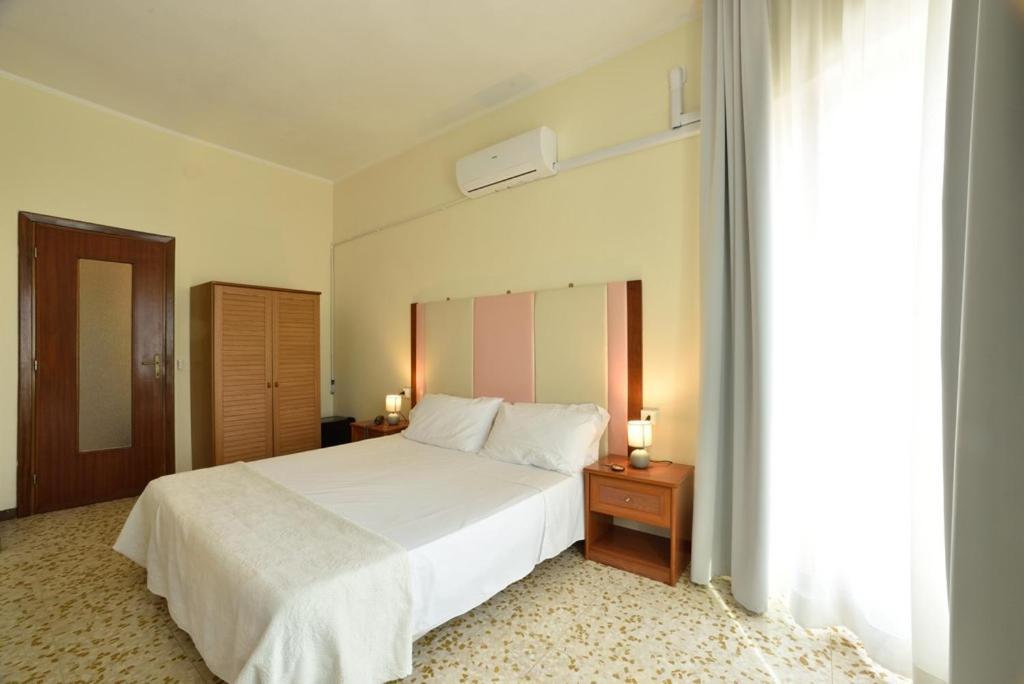 Hotel Diano Marina Esterno foto