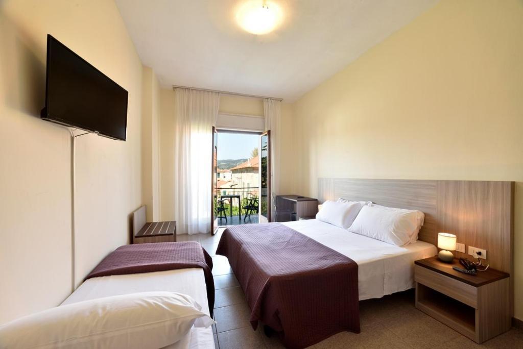 Hotel Diano Marina Esterno foto